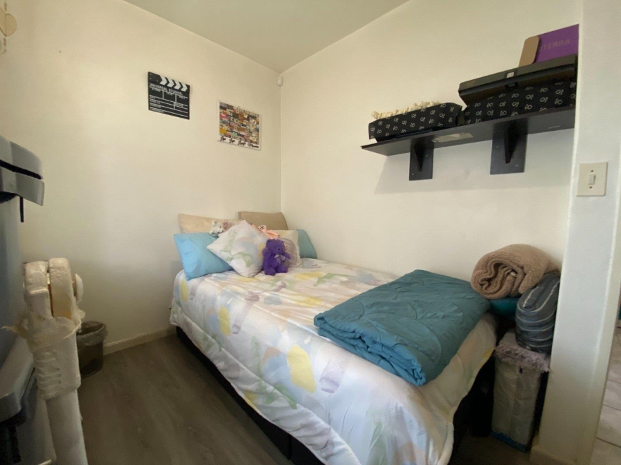 2 Bedroom Property for Sale in Oakglen Western Cape
